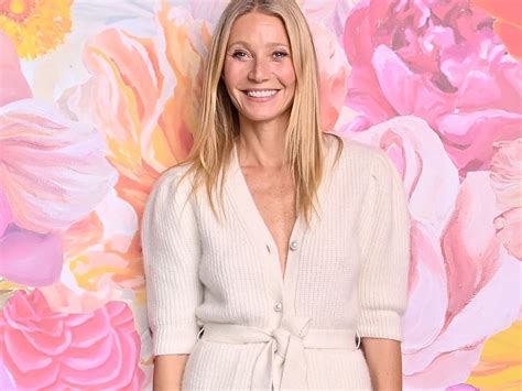 gwyneth paltrow naked|Gwyneth Paltrow poses nude, paints body gold for 50th birthday。